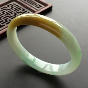 (超值推荐)糯冰种黄加绿贵妃镯(56.3mm-49mm)