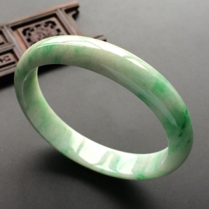 (超值推荐)糯冰种飘翠贵妃镯(55.3mm-48.5mm)