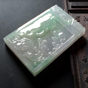 糯冰种略飘翠仿古龙凤牌挂件