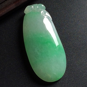 糯冰种飘翠福瓜挂件