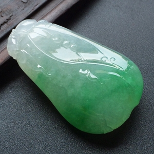 冰种飘翠福瓜挂件