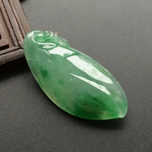 (超值推荐)冰种飘翠福瓜挂件