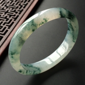 (超值推荐)冰种飘花贵妃镯(56.2mm-47.4mm)