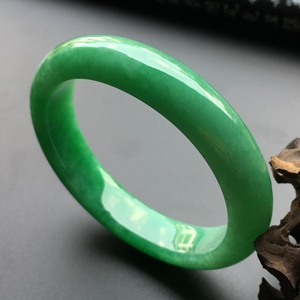 （超值推荐）糯冰种翠色贵妃镯（56mm-50.5mm）