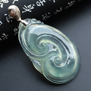 冰玻种略飘花如意挂件