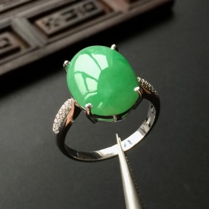 (超值推荐)糯冰种翠色镶白金钻石戒指
