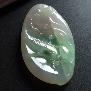 糯冰种淡春带彩年年有余挂件