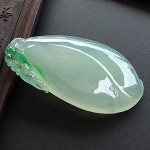 冰种略飘翠福瓜挂件