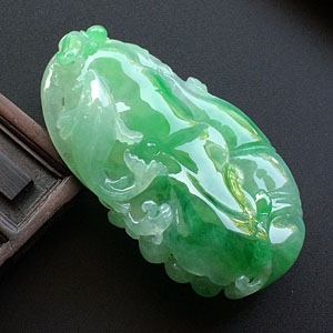 糯冰种飘翠年年有余挂件