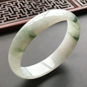 (超值推荐)糯冰种飘花贵妃镯(53mm-46.1mm)