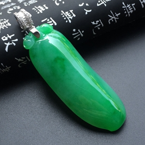(超值推荐)糯冰种翠色福瓜挂件