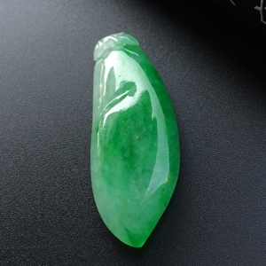 糯冰种翠色福瓜挂件