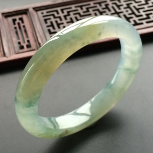 (超值推荐)冰种飘花带黄翡贵妃镯(55.4mm-48.3mm)
