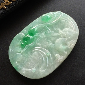 糯冰种飘翠龙牌挂件