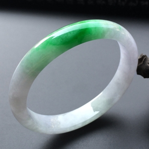 (超值推荐)糯冰种飘阳绿贵妃镯（54.8mm-48.5mm）