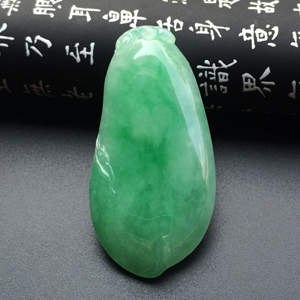 糯冰种飘翠福瓜挂件