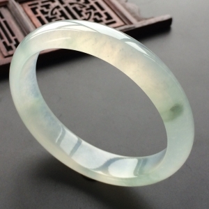 (超值推荐)冰种略飘花贵妃镯(57.5mm-51.1mm)