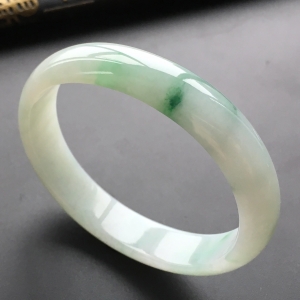 (超值推荐)糯冰种飘花贵妃镯(57.2mm-49.4mm)