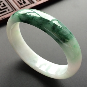 (超值推荐)糯冰种飘花贵妃镯(52.2mm-46.5mm)