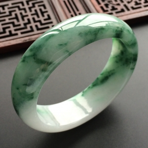 (超值推荐)糯冰种飘花贵妃镯(54.7mm-49mm)