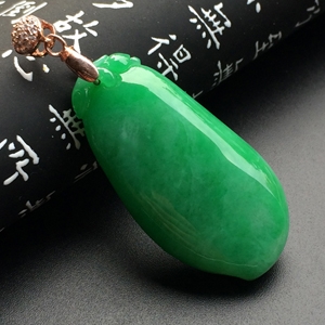 糯冰种翠色福瓜挂件