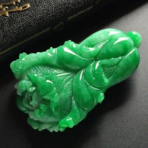 糯冰种翠色白菜挂件