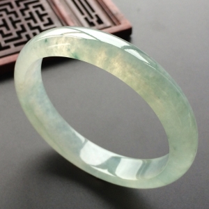 (超值推荐)冰种略飘花贵妃镯(55.4mm-50.3mm)