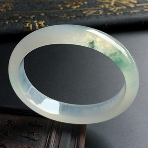 冰种飘花贵妃镯(55.3-47.7mm)