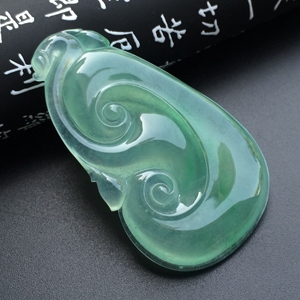 冰种晴水略飘翠如意挂件