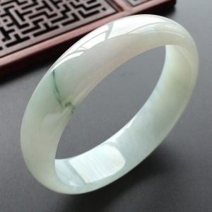 (超值推荐)糯冰种略飘花贵妃镯(54.5mm-48.3mm)