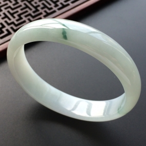 (超值推荐)糯冰种略飘花贵妃镯(57.3mm-59.6mm)