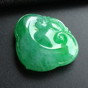 糯冰种翠色如意挂件