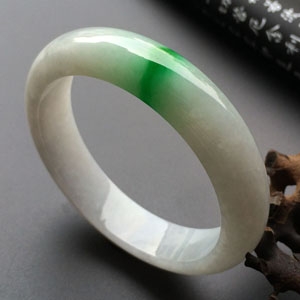 （超值推荐）糯冰种飘阳绿手镯（56.4mm）