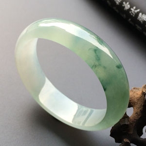 （超值推荐）冰种飘花贵妃镯（55.5mm-49.5mm）