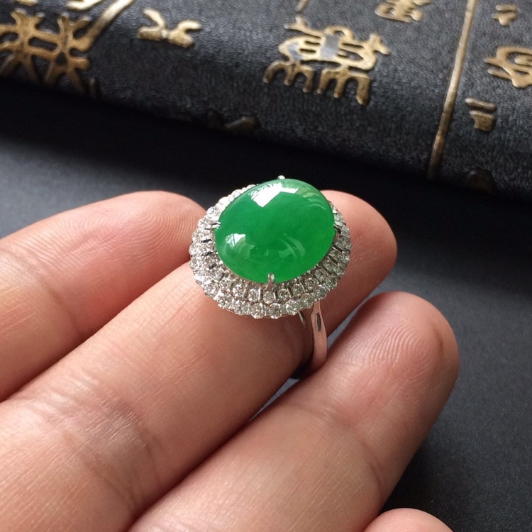 (超值推荐)糯冰种翠色镶白金钻石戒指