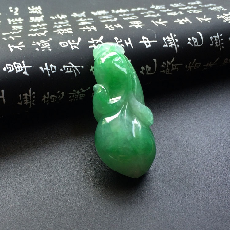 糯冰种翠色玉兰花挂件