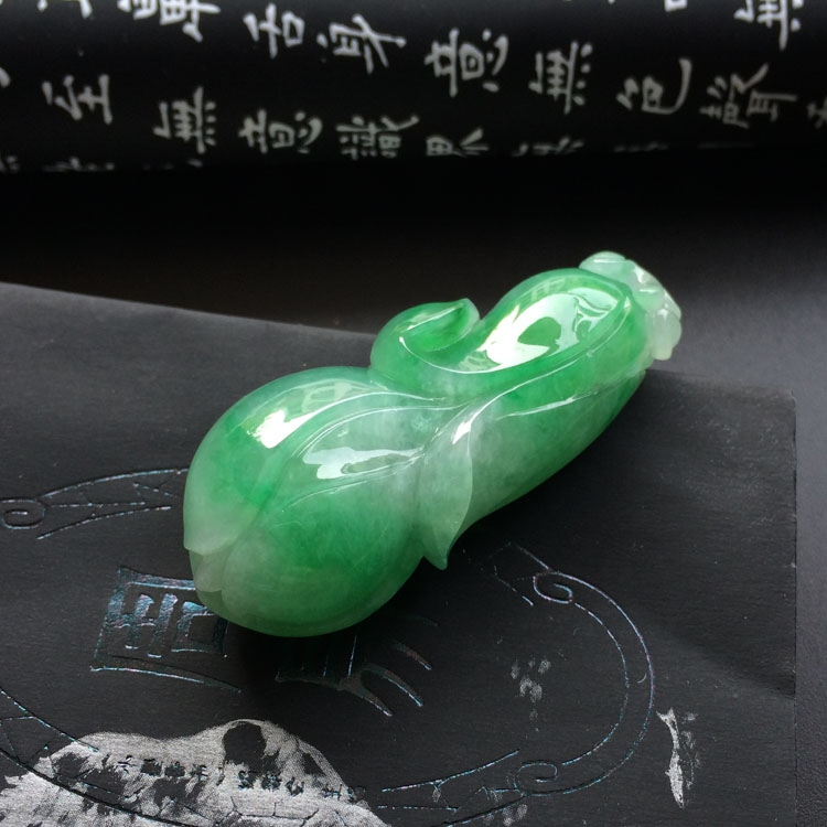 糯冰种翠色玉兰花挂件