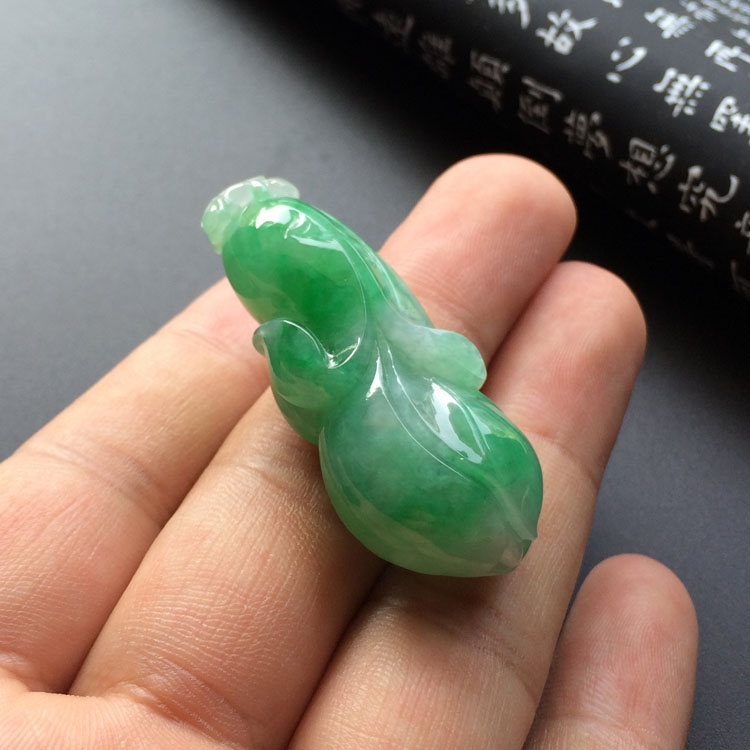 糯冰种翠色玉兰花挂件