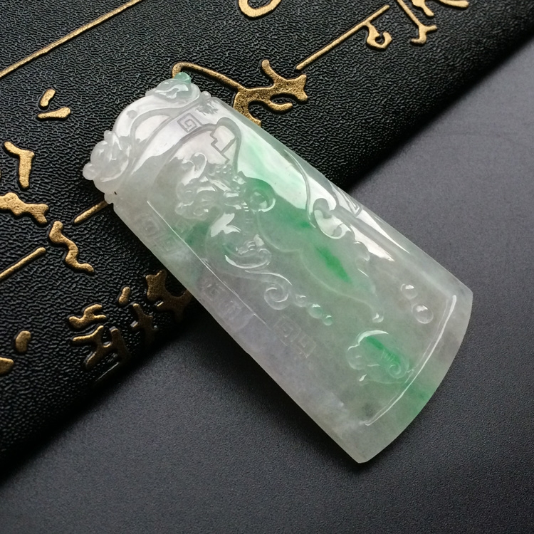 糯冰种飘翠仿古龙凤牌挂件