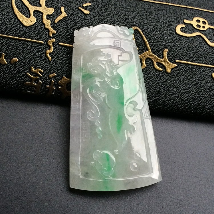 糯冰种飘翠仿古龙凤牌挂件