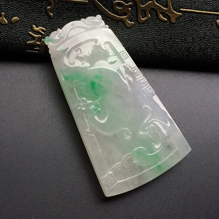 糯冰种飘翠仿古龙凤牌挂件