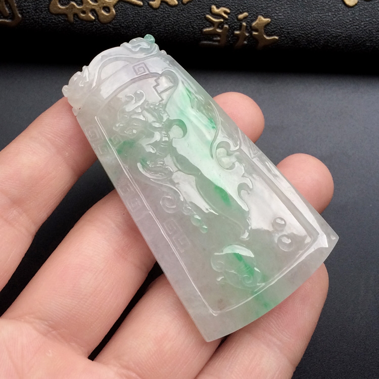 糯冰种飘翠仿古龙凤牌挂件
