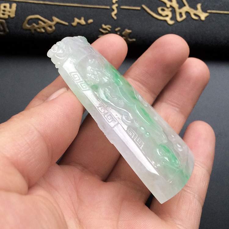 糯冰种飘翠仿古龙凤牌挂件