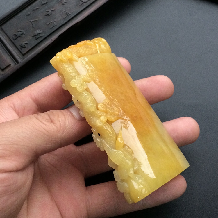 糯冰种黄翡松鹤延年挂件