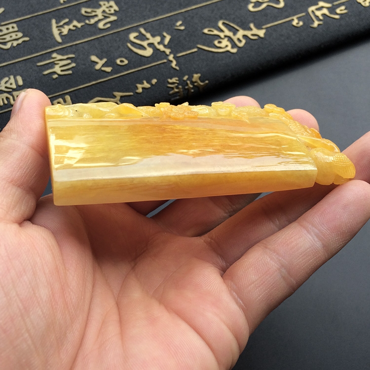 糯冰种黄翡松鹤延年挂件