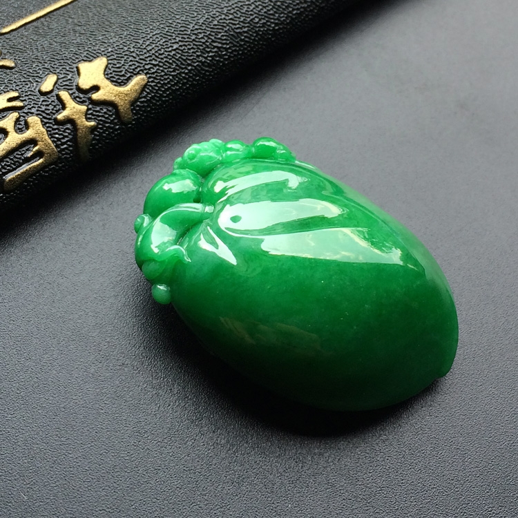 （超值推荐）糯冰种阳绿寿桃挂件
