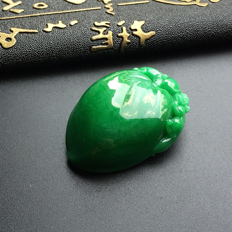 （超值推荐）糯冰种阳绿寿桃挂件
