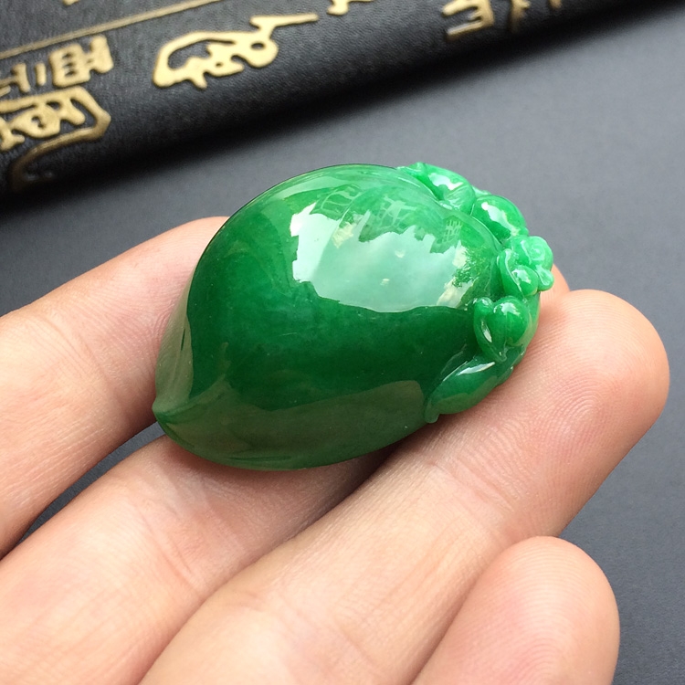（超值推荐）糯冰种阳绿寿桃挂件