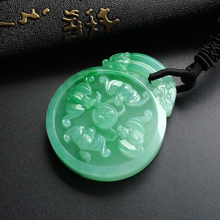 （超值推荐）糯冰种阳绿福在眼前挂件