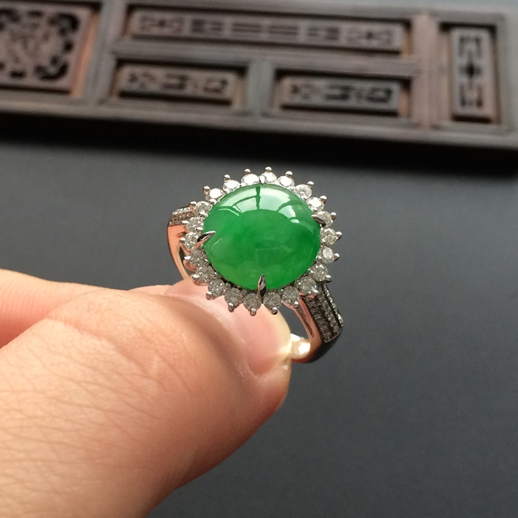 (超值推荐)糯冰种翠色镶白金钻石戒指